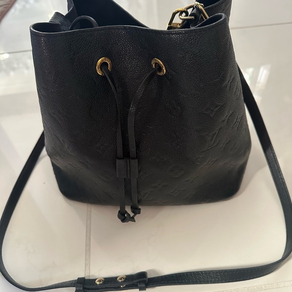 Louis Vuitton Handbags - Louis Vuitton Black Leather Drawstring Shoulder Bag